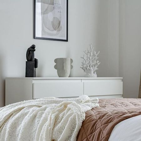 Budget Comfort On Trendy Soedermalm, Construction Work Стокгольм Экстерьер фото